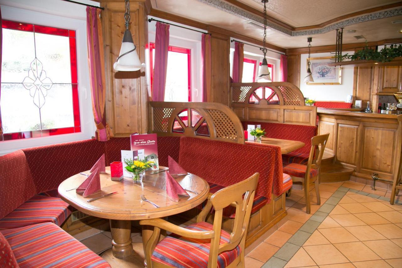 Zur Alten Quelle Hotel 3*